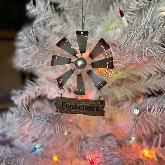 Vintage Rustic Farmhouse
Windmill Christmas Ornament - Picture 1 of 4